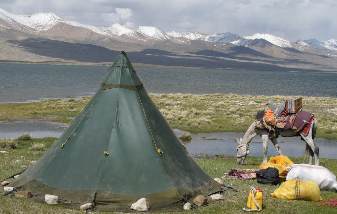 Lejr ved Zor Kul-søen i Store Pamir, 4100 meter over havet.